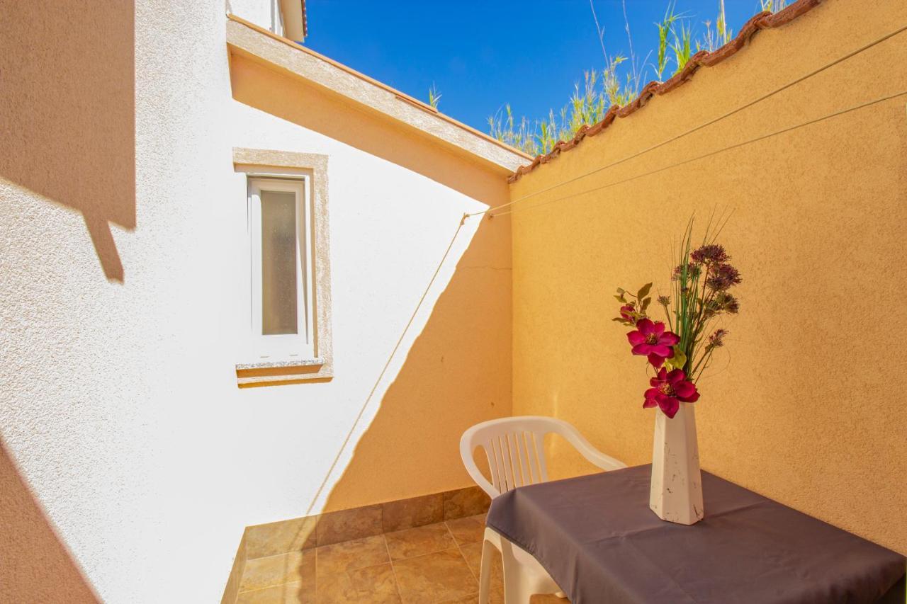 Galapagus Privat Beach & Boat Dock Leilighet Metajna Eksteriør bilde