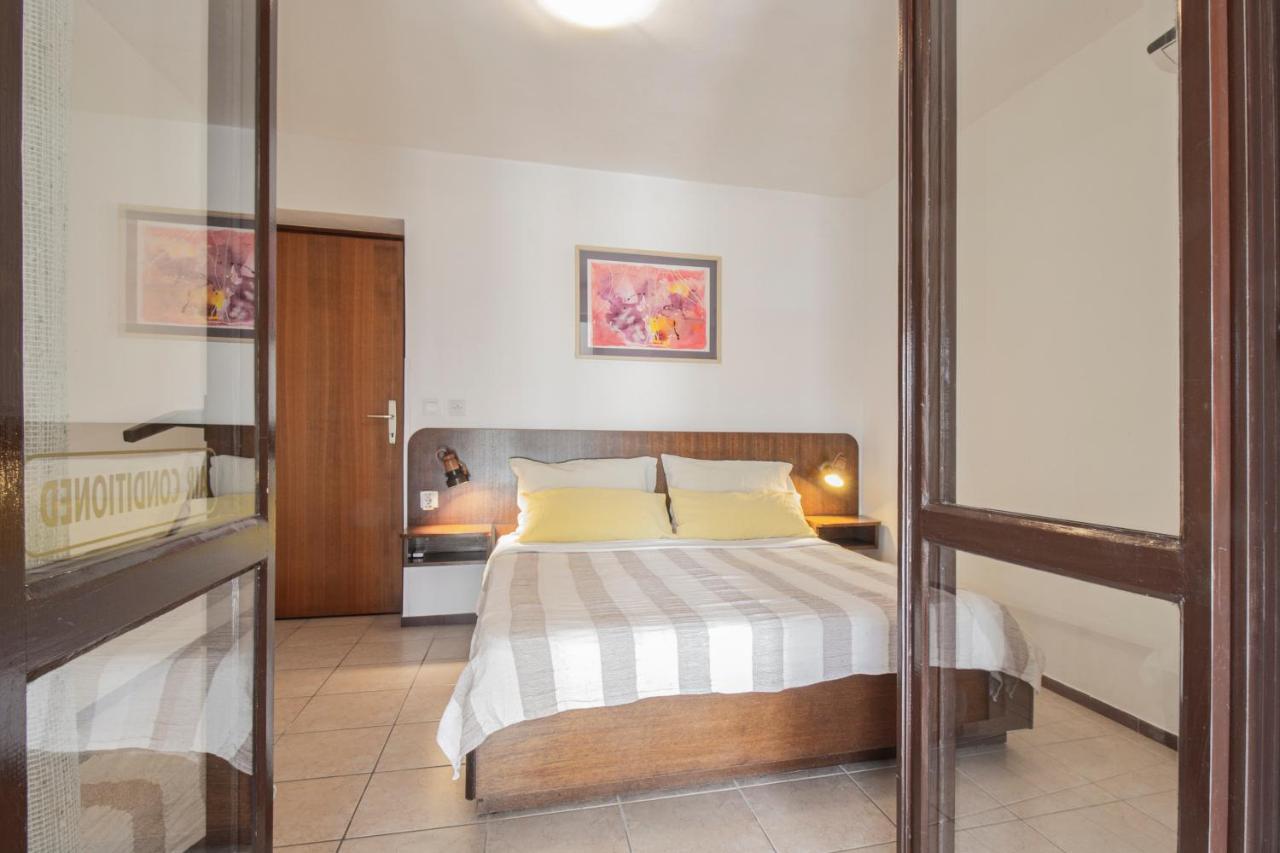 Galapagus Privat Beach & Boat Dock Leilighet Metajna Eksteriør bilde